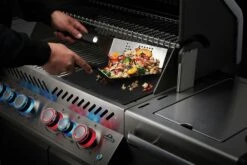 NAPOLEON Pro Griddle/Plancha Toolset, 3-teilig (70081) -Barbecue Grill Geschäft 70081 Planchet Set InUse Spatulas 1