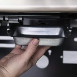 Broil King Baron 490 Inkl. Abdeckhaube & Gussplatte 34 Broil King Baron 490 Inkl. Abdeckhaube & Gussplatte -Barbecue Grill Geschäft 875282 BARON490 DRIP TRAY 01