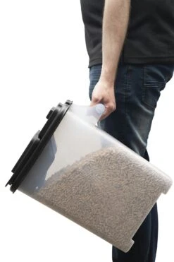 Broil King Pellet-Behälter 13 Broil King Pellet-Behälter -Barbecue Grill Geschäft BK 66900 action 04