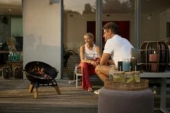 IGNIUM Taran Fire -Barbecue Grill Geschäft TARAN Fire Luxus Feuerschale Gusseisen Familienbild 4 seitlich Hersteller Ignium 300dpi