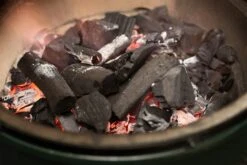 Big Green Egg Bio-Holzkohle, Holzkohle Vom Apfelbaum Und Kräuterbaum -Barbecue Grill Geschäft bge wildfire charcoal appeltree 08 2