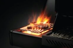 NAPOLEON Phantom Prestige 500, Mattschwarz - 2022 -Barbecue Grill Geschäft napo P500RSIBPMK 3 DE PHM p500phm Detail side burner steak