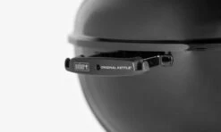 Weber Original Kettle E-4710 -Barbecue Grill Geschäft weber kettle4710 13101004 besteckhalter