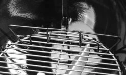 Weber Original Kettle E-4710 -Barbecue Grill Geschäft weber kettle4710 13101004 kohlehalter